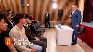 Predseda vlády SR Robert Fico diskutoval v Galante so študentmi