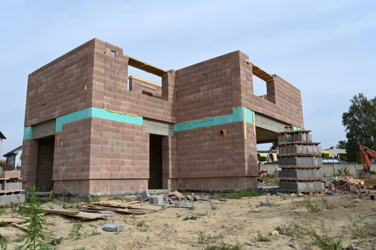 🏡 Stále vo väčšej miere sa vo svete presadzujú moderné stavebné systémy, vhodné aj pre projekt nízkoenergetického domu s minimál…