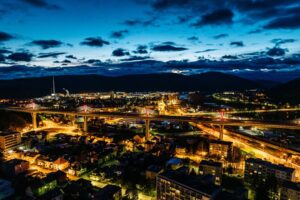 🩸V POVAŽSKEJ BYSTRICI A PREŠOVE ROZSVIETIME MOSTY NA ČERVENO