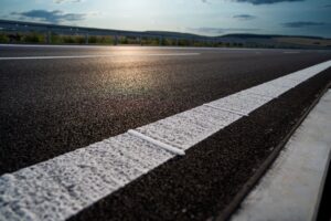 ÚSEK R1 PRI ŽIARI NAD HRONOM ČAKAJÚ OPRAVY 🚧